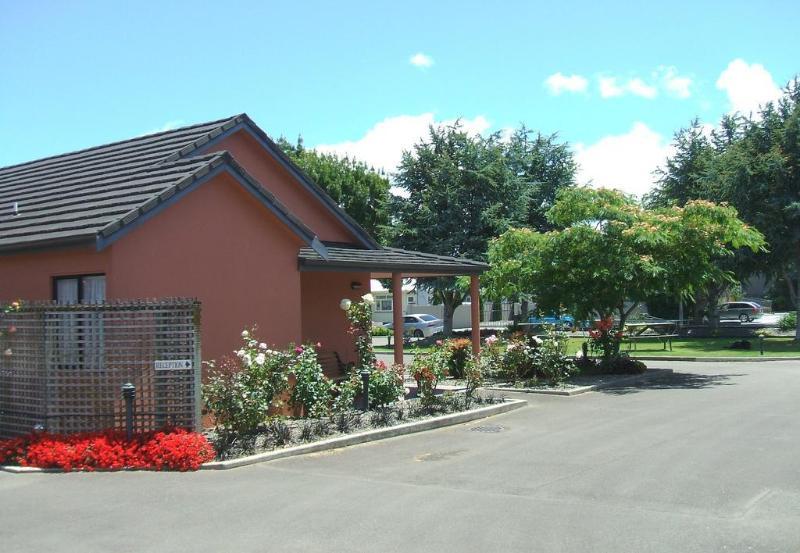Shadzz Motel Palmerston North Exterior photo
