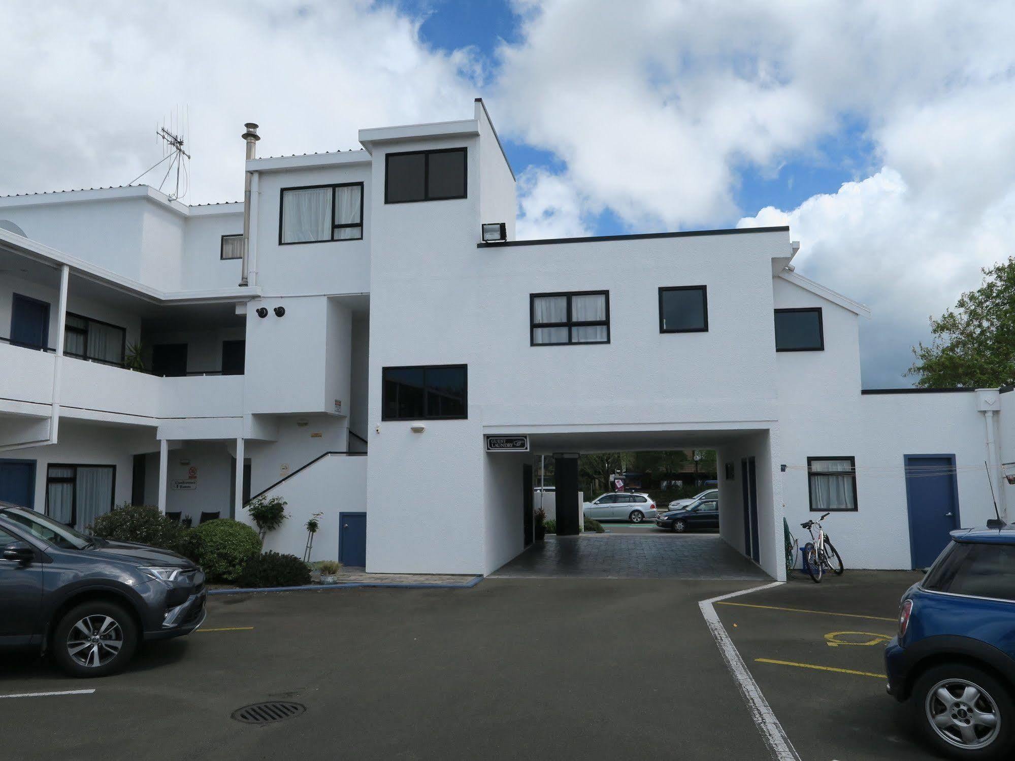 Shadzz Motel Palmerston North Exterior photo