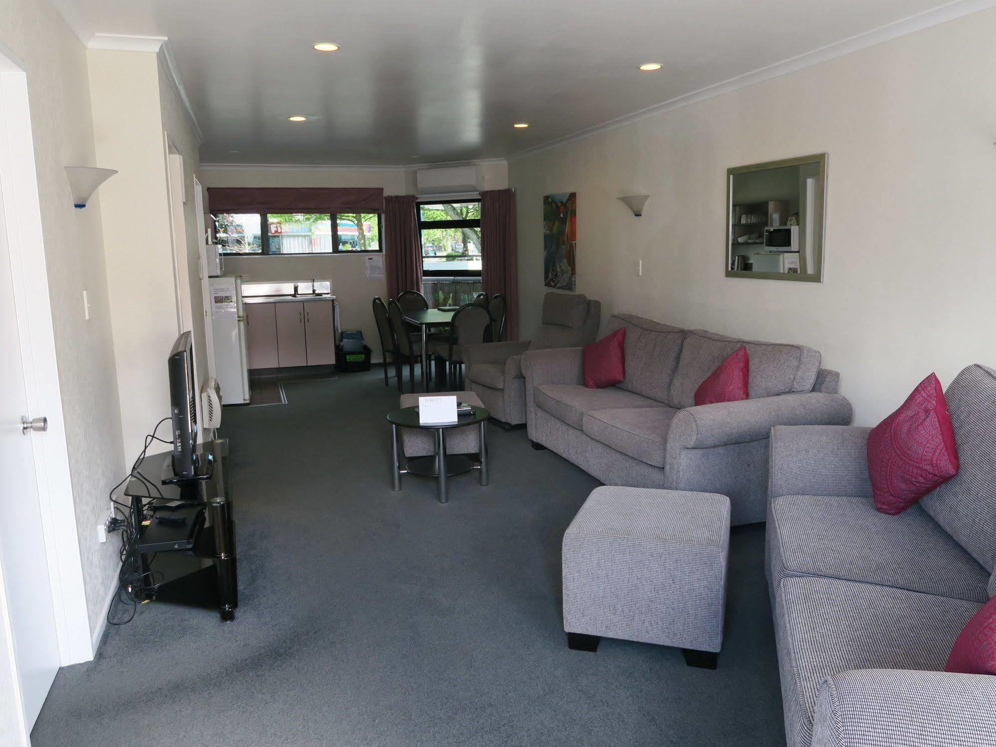Shadzz Motel Palmerston North Exterior photo