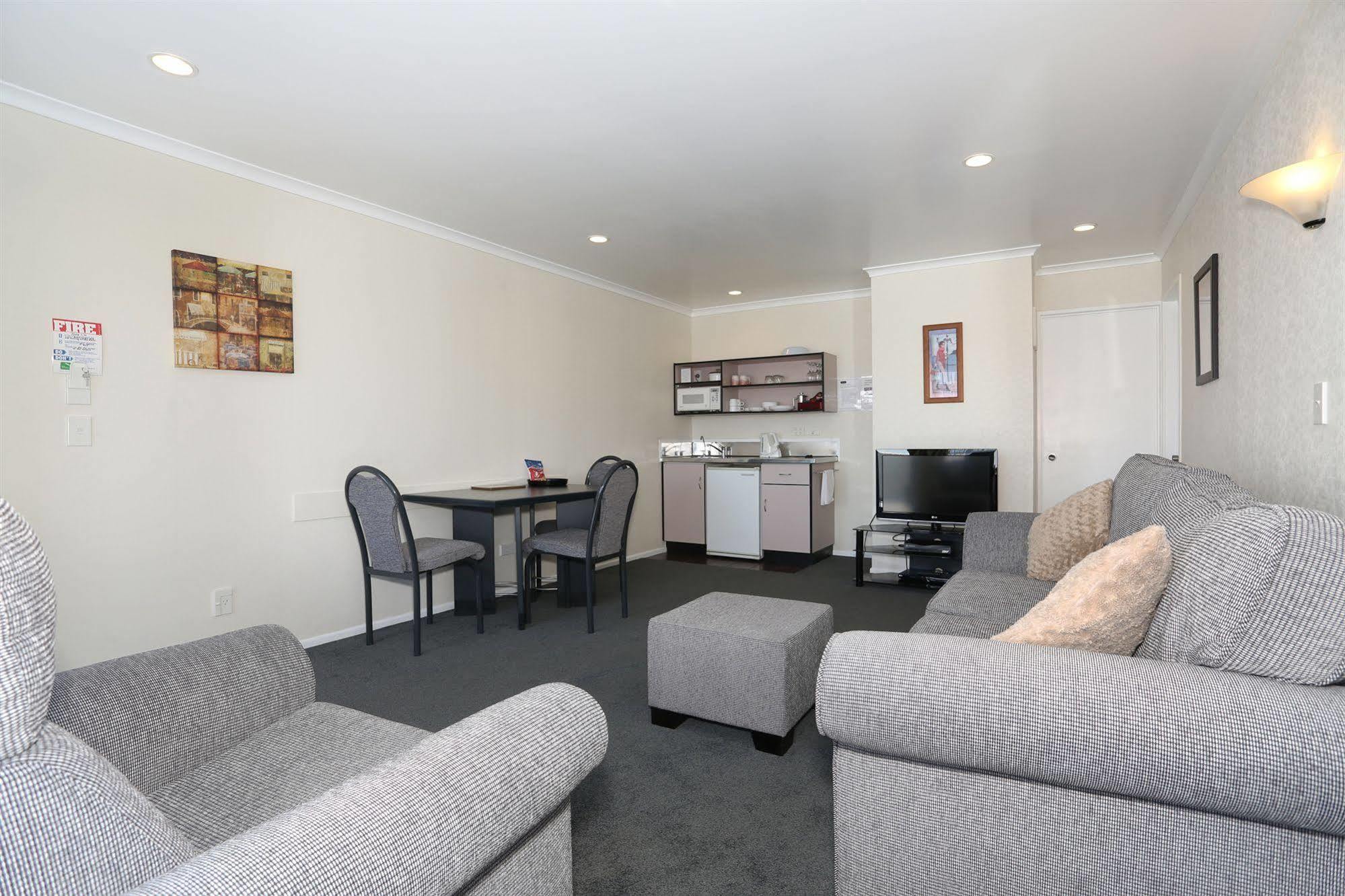 Shadzz Motel Palmerston North Exterior photo