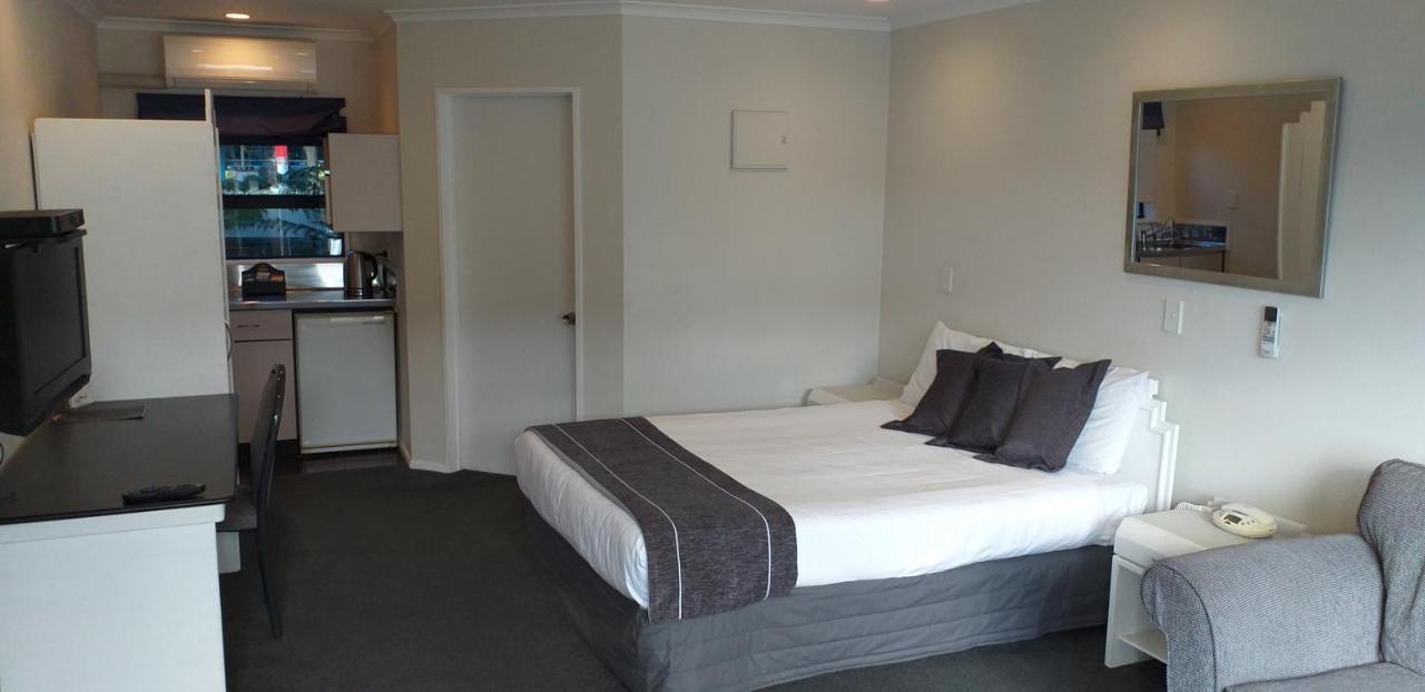 Shadzz Motel Palmerston North Exterior photo
