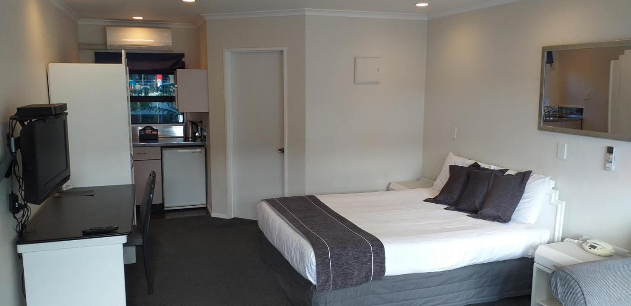 Shadzz Motel Palmerston North Room photo